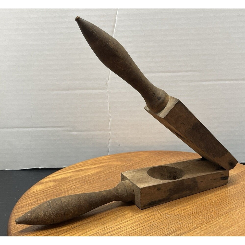 Antique Wooden Lemon Squeezer Primitive Hand-Carved Citrus Press Farmhouse READ